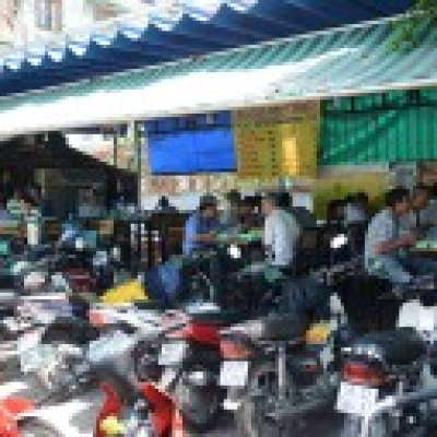Đại lộ Phạm Văn Đồng có bếp ăn 0 đồng, người nghèo được ăn no miễn phí...